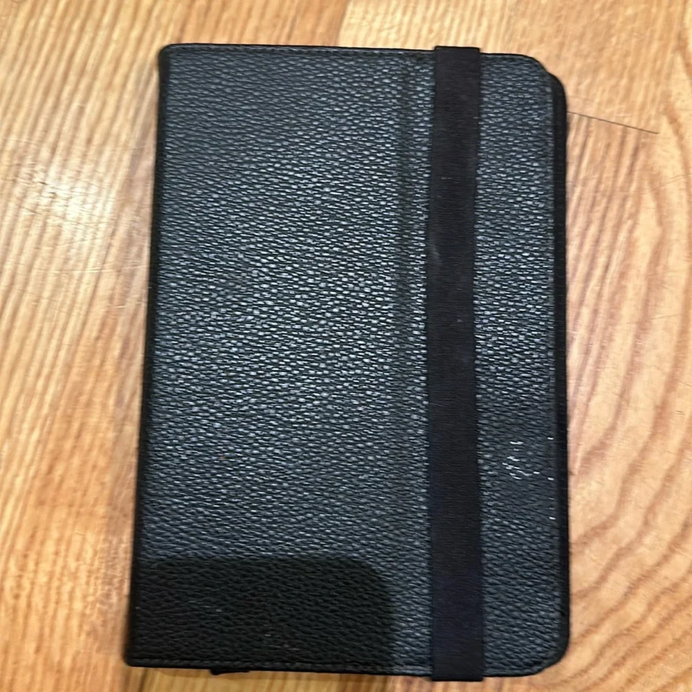 Kindle Fire 7th Generation leather cover in very good condition